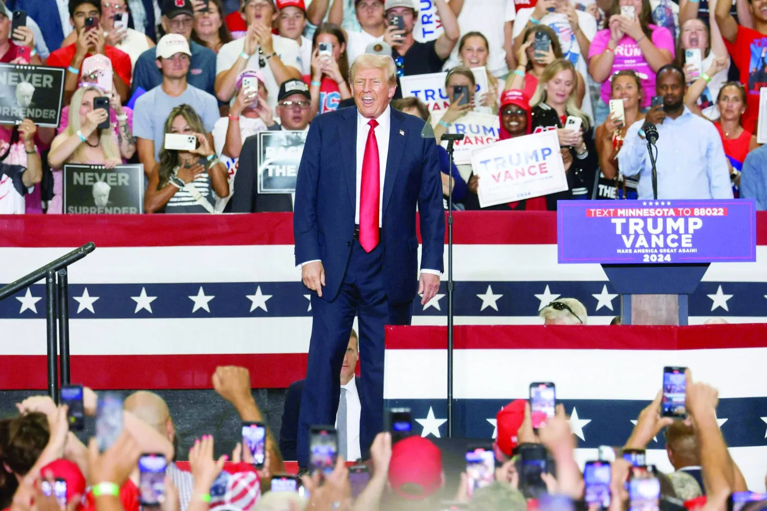 
أرشيفية للرئيس ترمب خلال مهرجان انتخابي (أ.ف.ب)