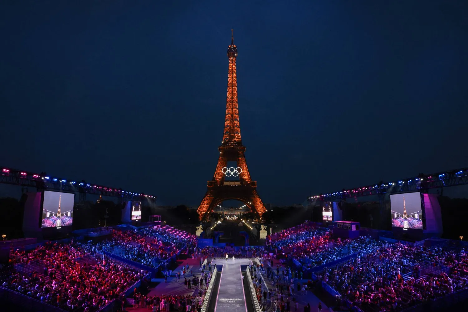 جدل حفل الافتتاح يتواصل رغم مرور أربعة أيام منه (رويترز)