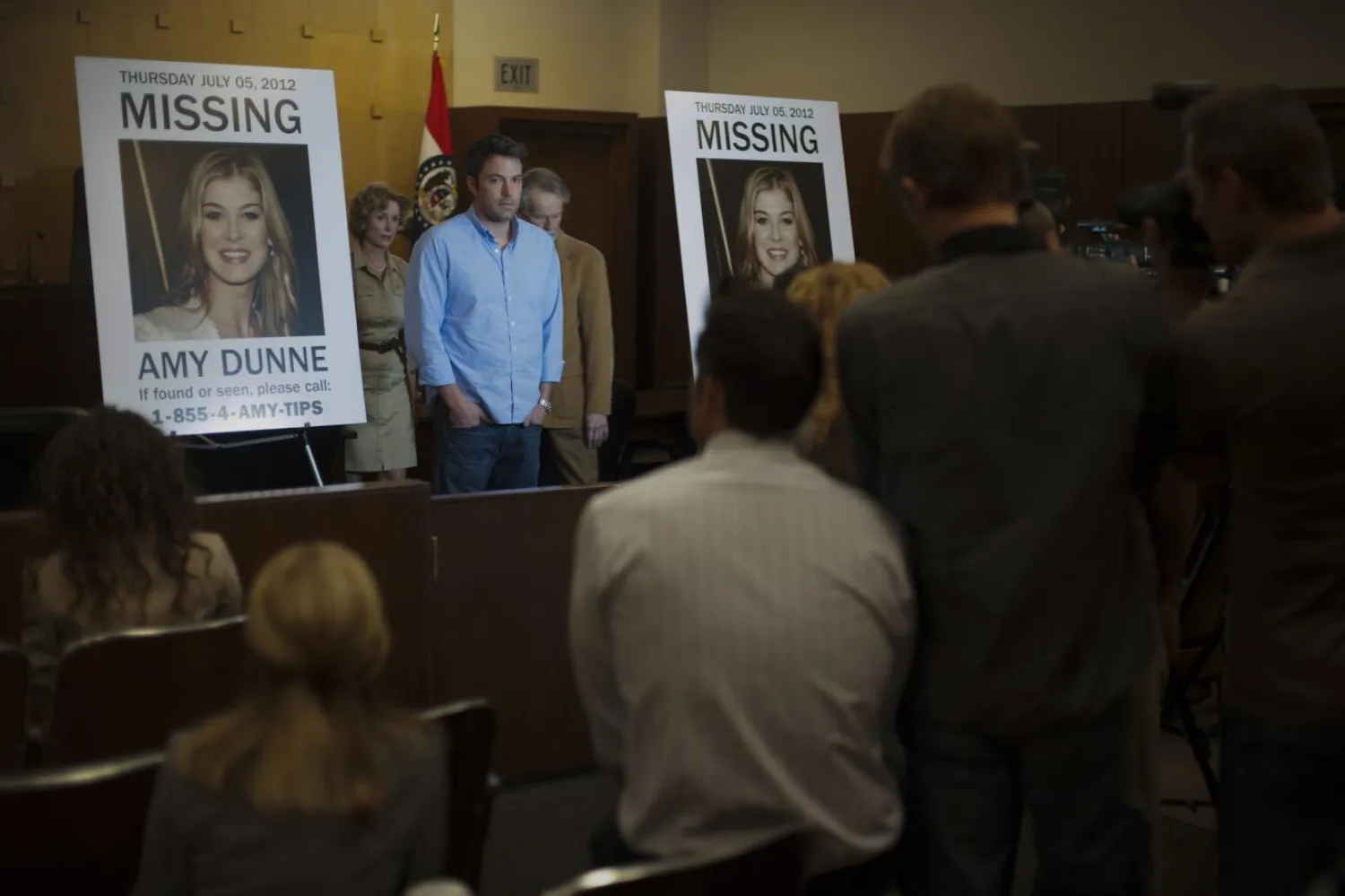 David Fincher'ın yönettiği Kayıp Kız'da Rosamund Pike, Ben Affleck'in canlandırdığı Nick'in ortadan kaybolan eşi Amy'yi oynamıştı (20th Century Studios)