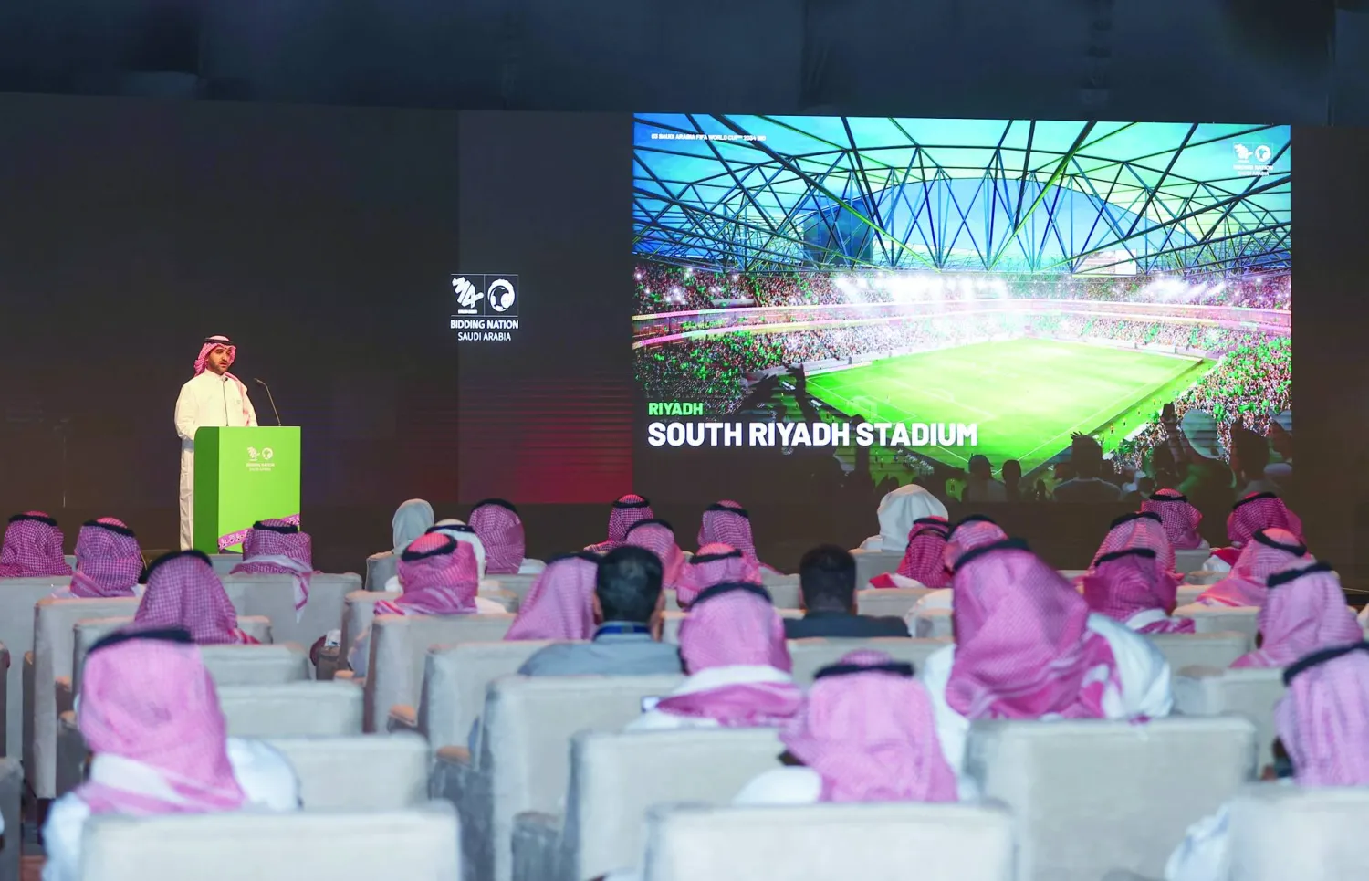 
جانب من المؤتمر الصحافي الخاص بتفاصيل ترشح السعودية لاستضافة المونديال (تصوير: صالح الغنام)