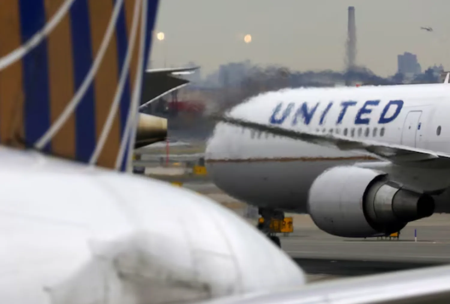 A United Airlines passenger jet taxis at Newark Liberty International Airport, New Jersey, US December 6, 2019. REUTERS/Chris Helgren/File Photo Purchase Licensing Rights