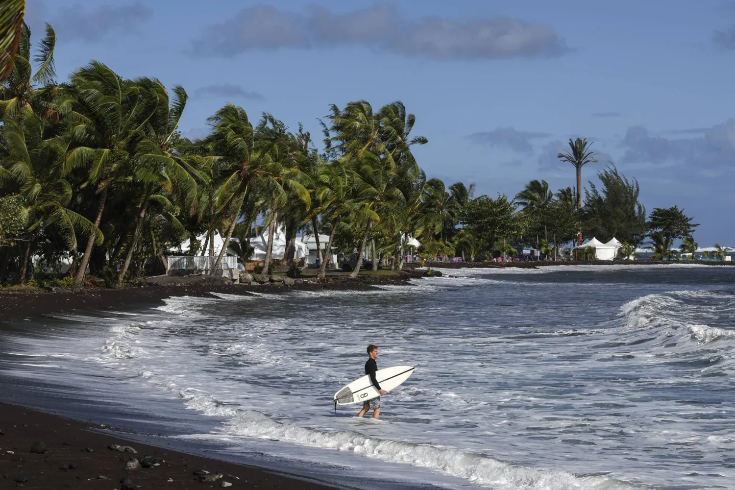 ألغيت المسابقة بسبب الأحوال الجوية الصعبة (إ.ب.أ)