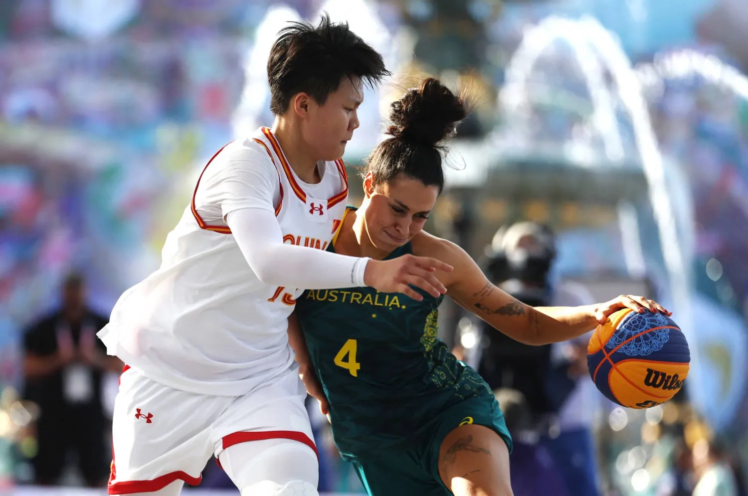 جانب من مباراة الصين وأستراليا (رويترز)