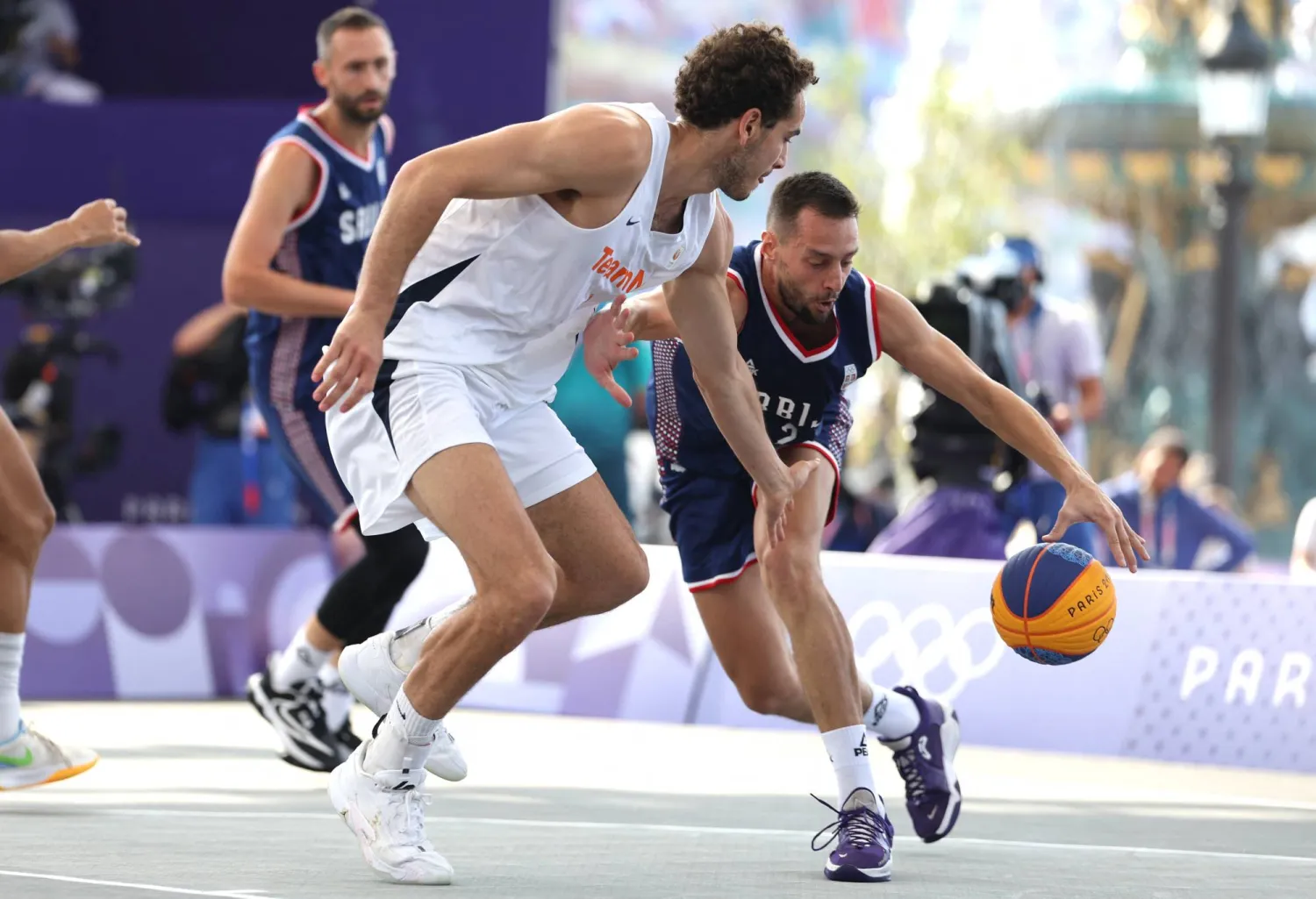 هولندا ضد صربيا (رويترز)