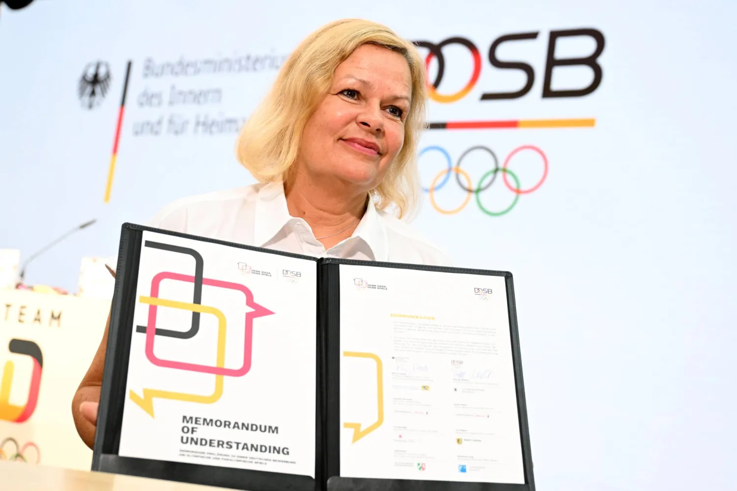 نانسي فيزر وزيرة الداخلية الألمانية (د.ب.أ)