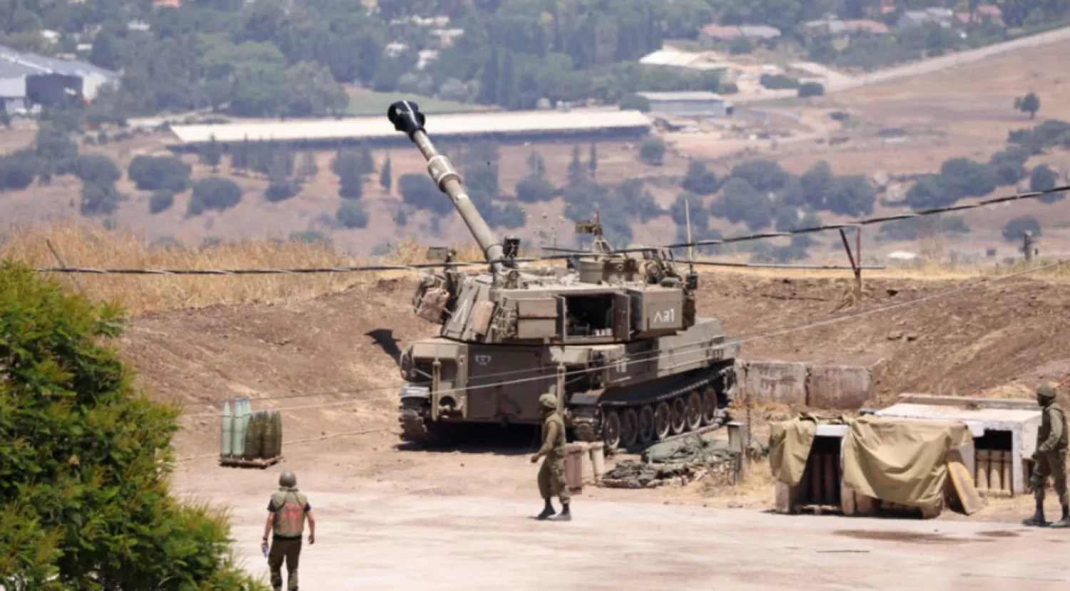 Israeli soldiers stand near an army self-propelled artillery vehicle on the outskirts of Kiryat Shmona near Israel's border with Lebanon on July 6, 2023. © Jalaa Marey, AFP