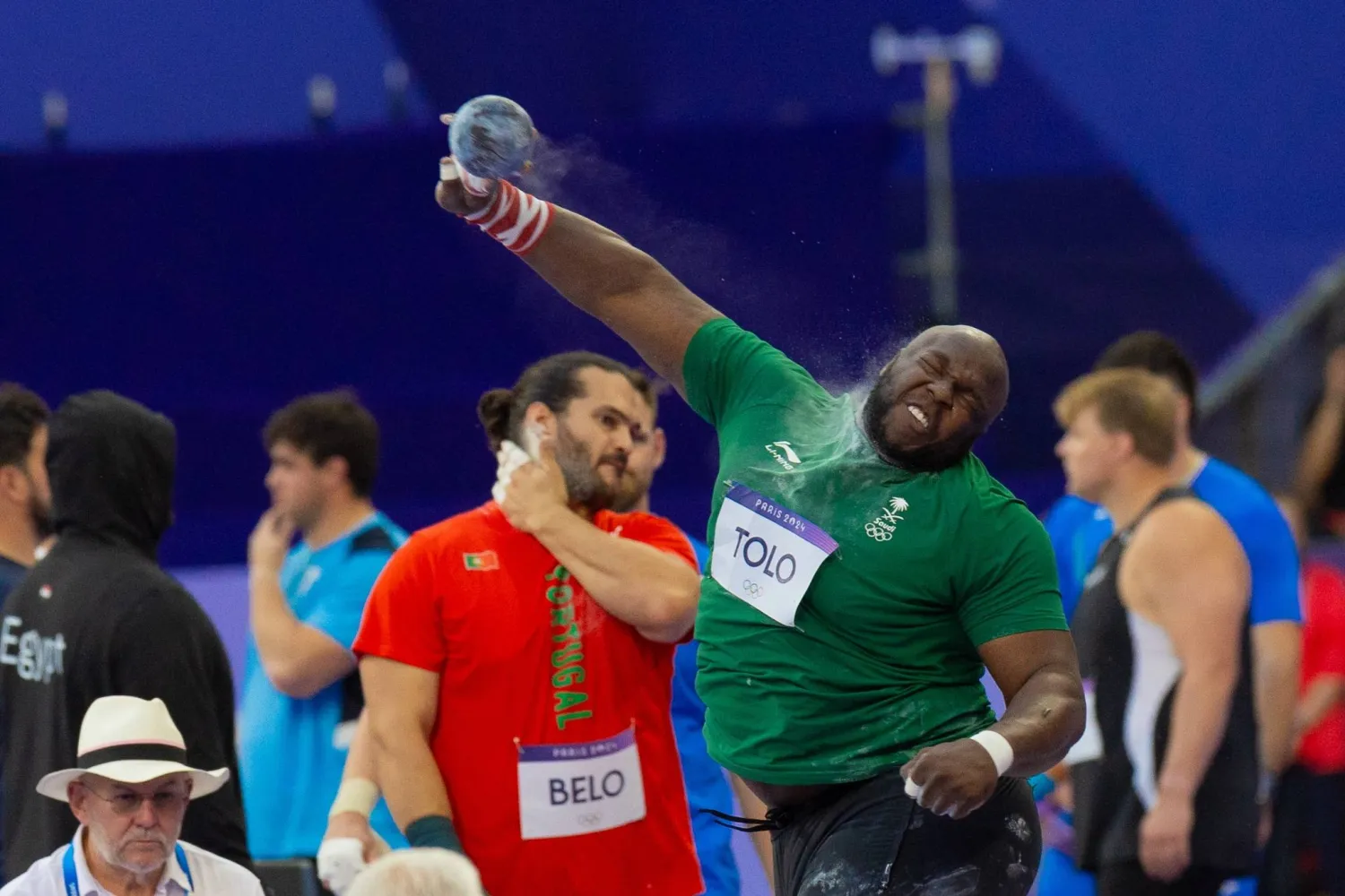 السعودي تولو خلال منافسات دفع الجلة (الأولمبية السعودية)