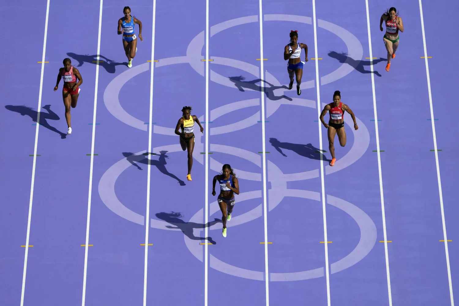 غابي توماس في طليعة المتسابقات (أ.ب)