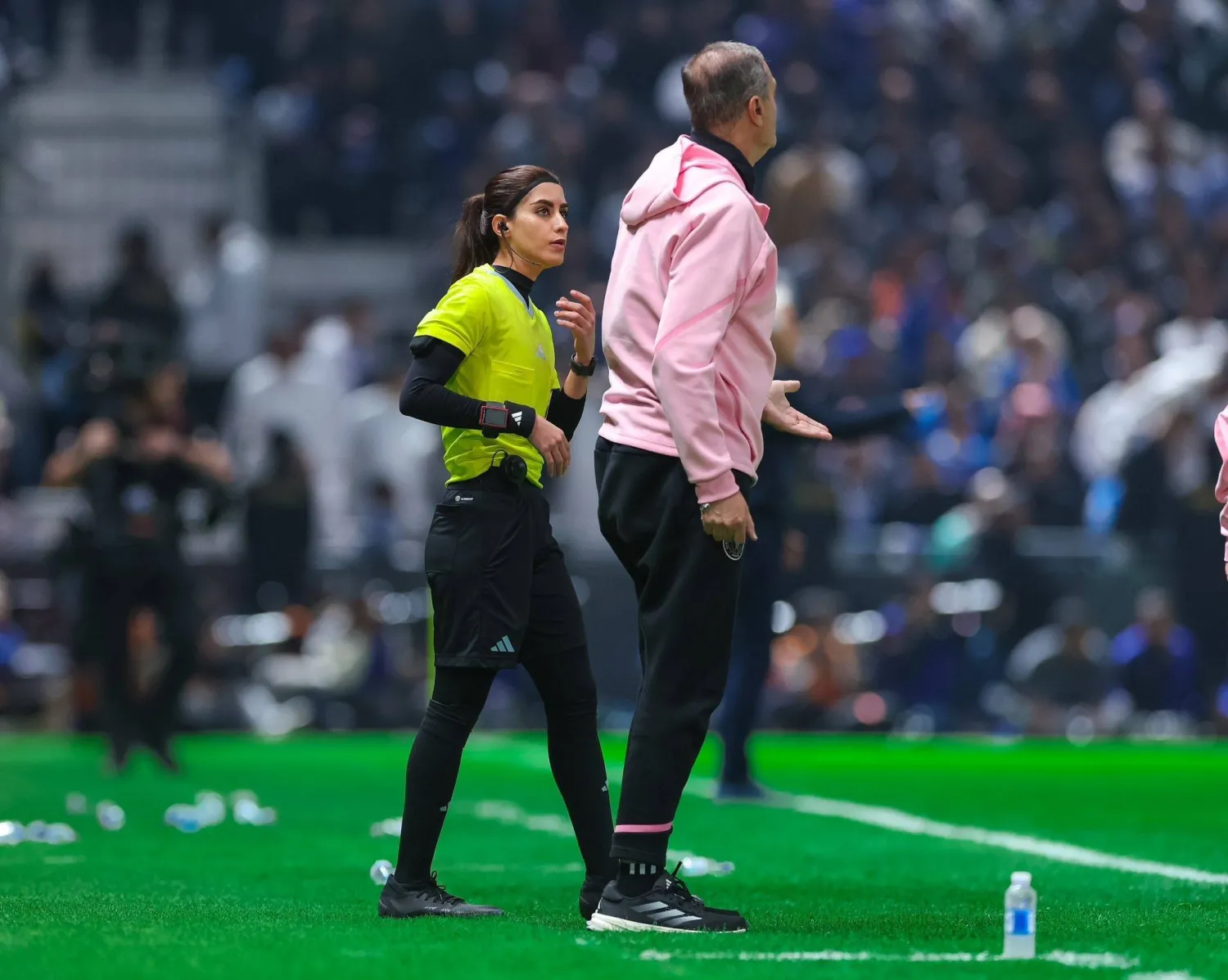 هبة العويضي من بين الحكمات السعوديات اللاتي سيدرن مباريات الموسم الجديد (الشرق الأوسط)