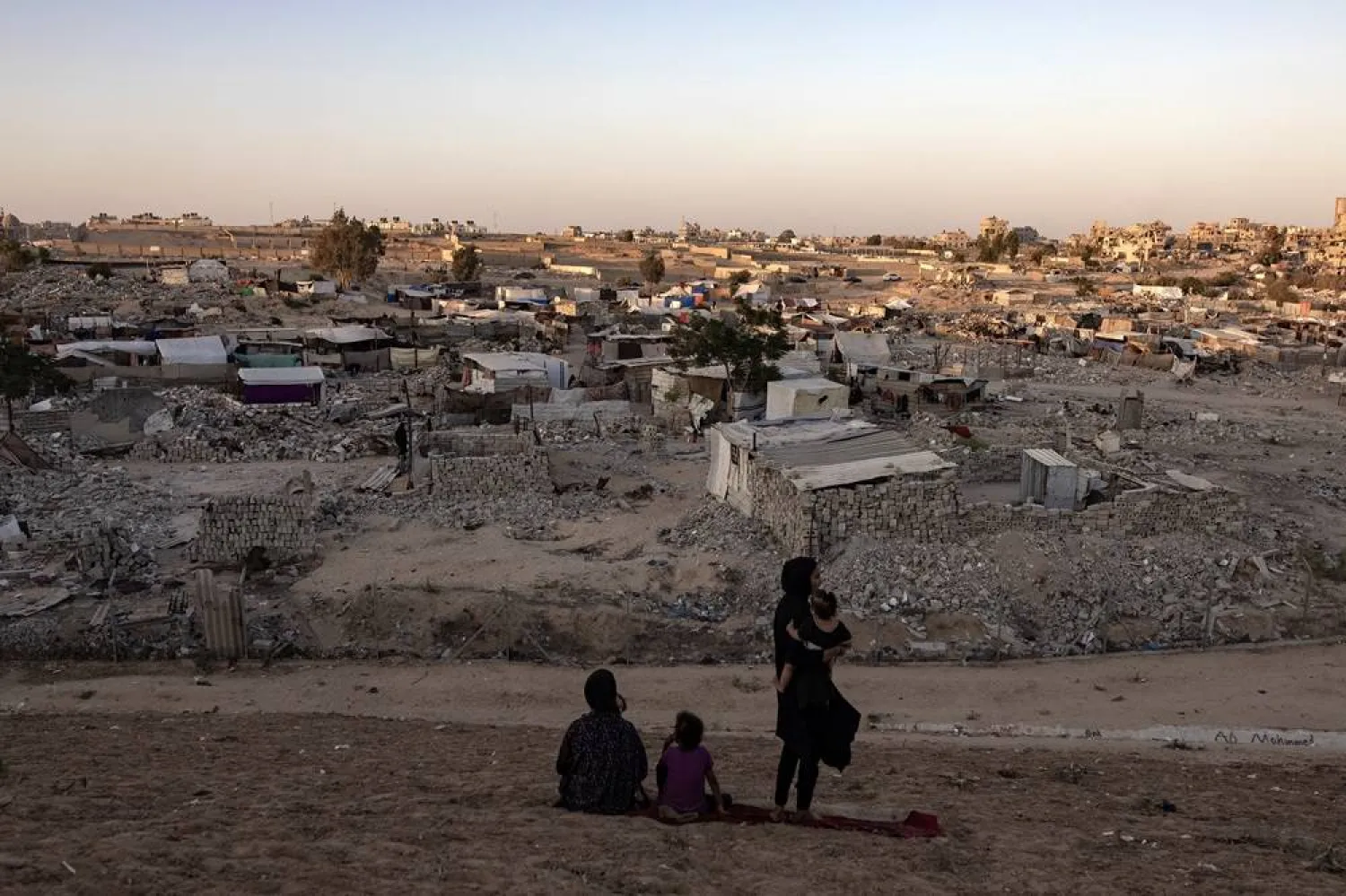 Internally displaced Palestinians at a makeshift camp built among the rubble in Khan Younis, southern Gaza Strip, 03 August 2024. (EPA)