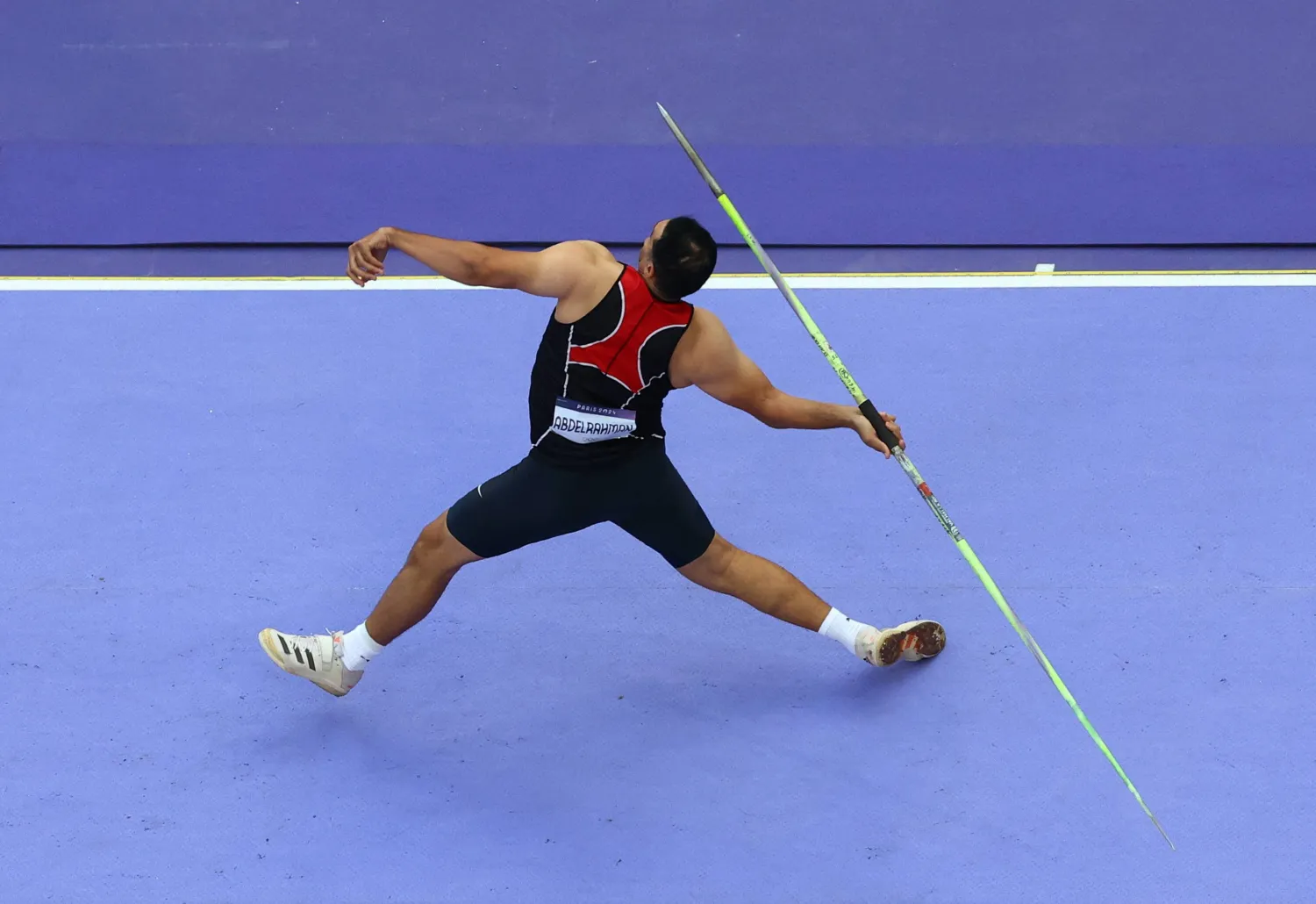 إيهاب عبد الرحمن يخرج من الدور الأول لمسابقة رمي الرمح (رويترز)