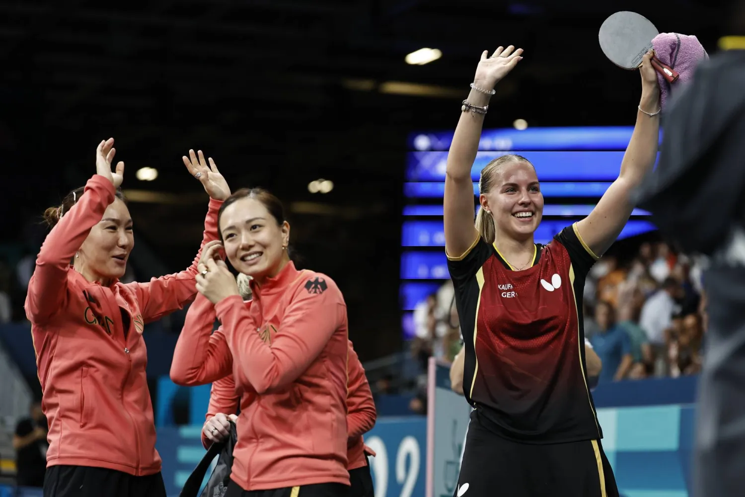 فريق ألمانيا يحتفل بفوزه على الولايات المتحدة في تنس الطاولة (د.ب.أ)