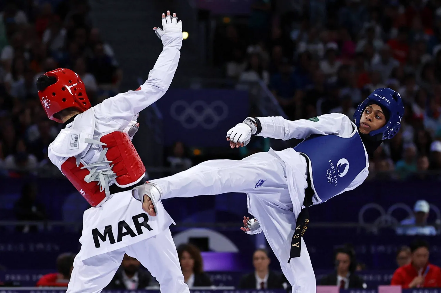 السعودية دنيا أبو طالب خلال مواجهتها أمام المغربية أميمة البوشتي (رويترز)