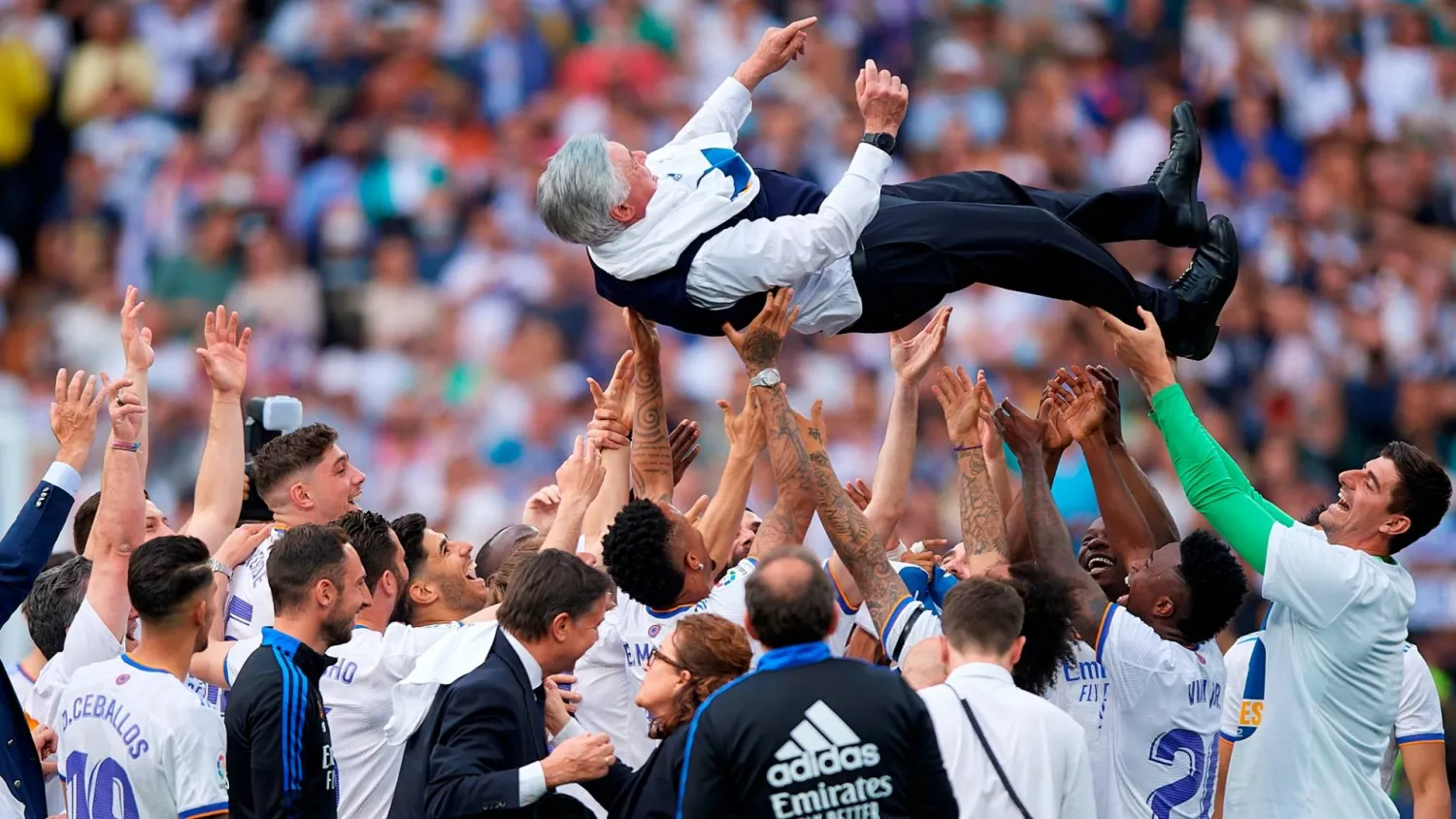 ريال مدريد استعاد تحت القيادة الرزينة لأنشيلوتي لقب الدوري الإسباني من غريمه اللدود برشلونة (غيتي)