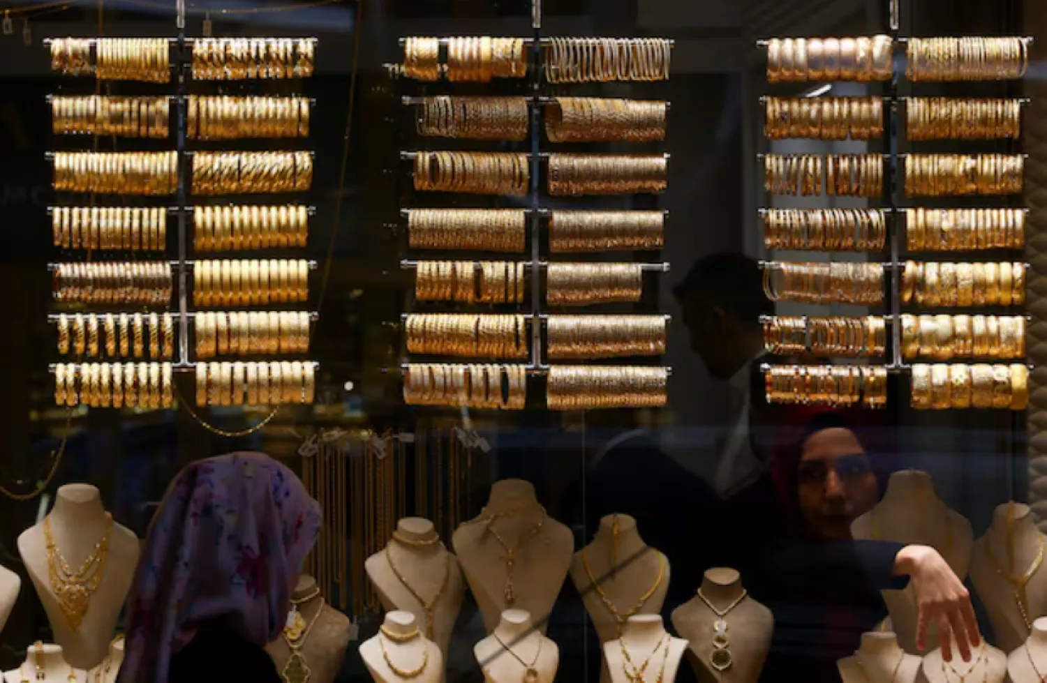A person passes by a gold shop in Ankara, Türkiye May 29, 2023. REUTERS/Yves Herman/File Photo Purchase Licensing Rights