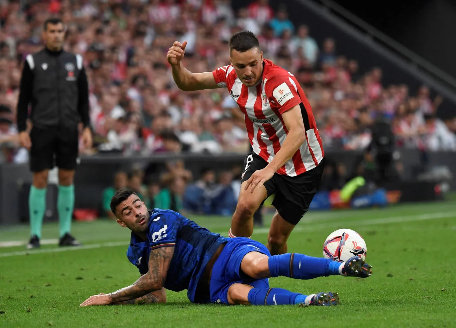 من المواجهة الافتتاحية للدوري الإسباني بين أتلتيكو بلباو وخيتافي (أ.ف.ب) 