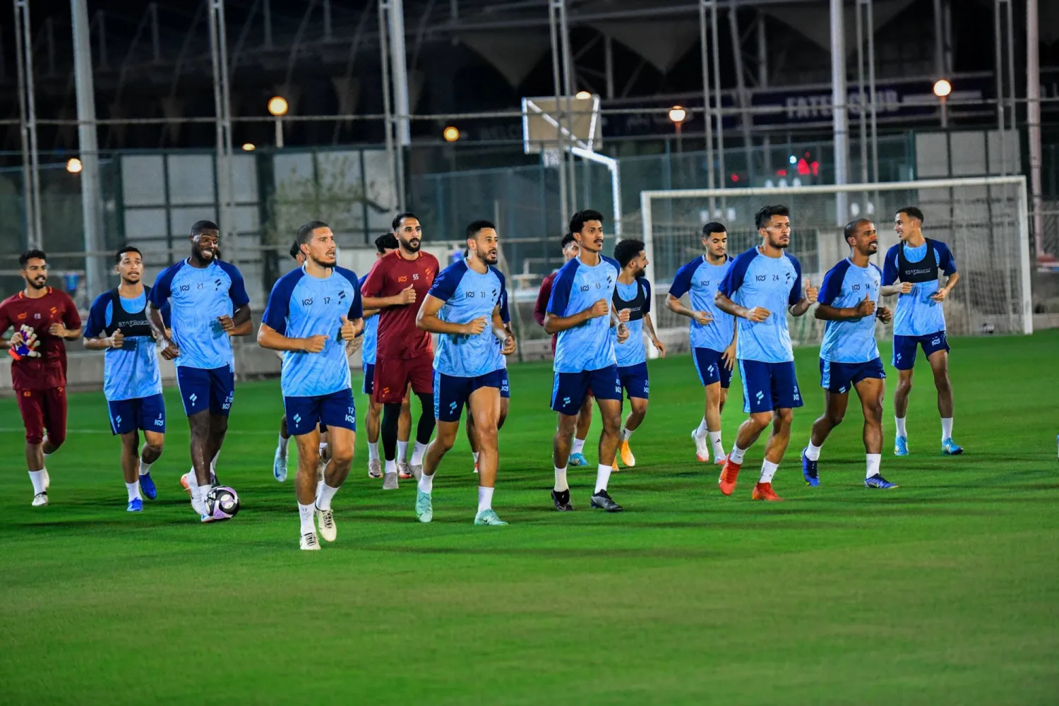 لاعبو الفتح خلال تدريباتهم الأخيرة تأهباً للموسم الجديد (الفتح)