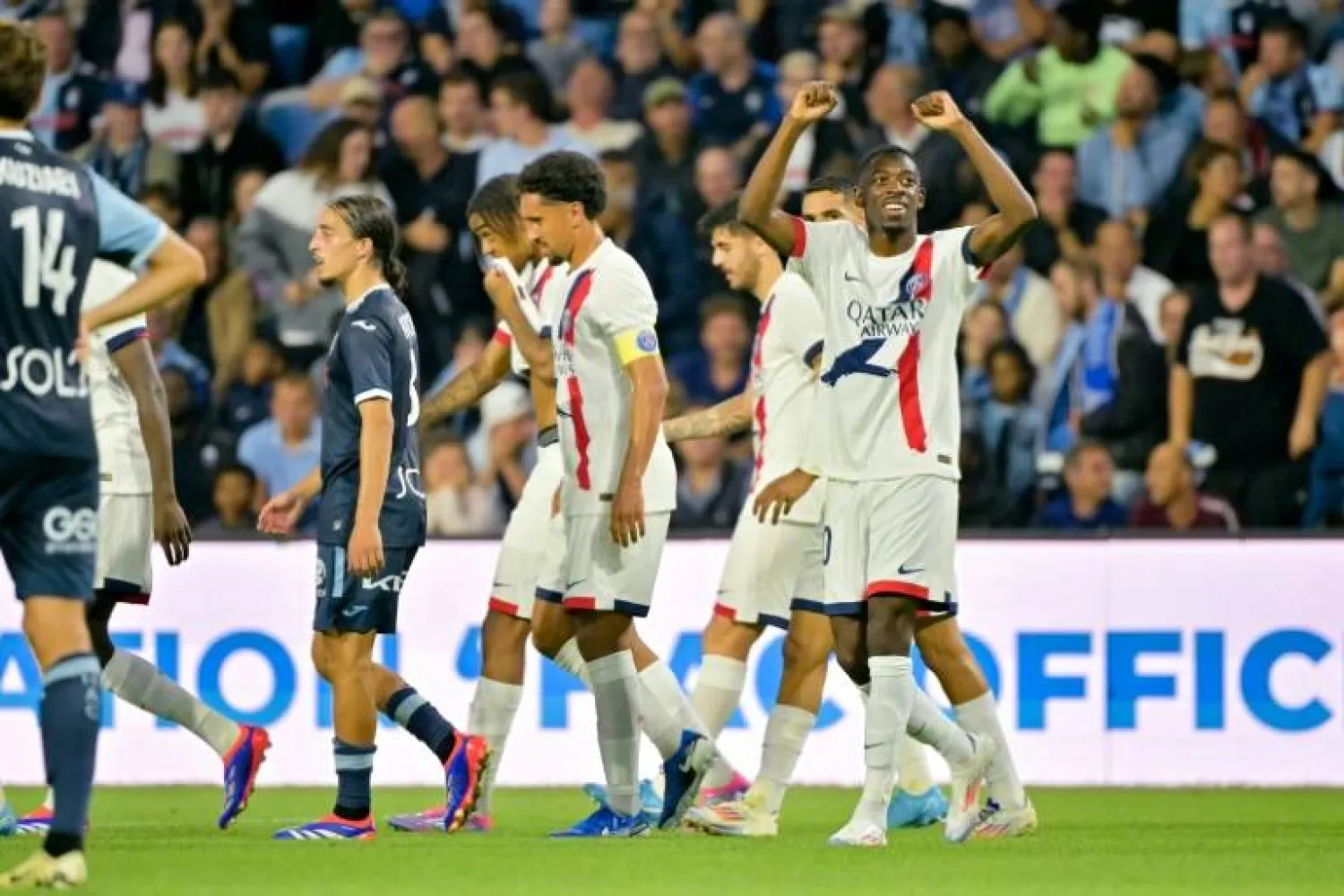 Ousmane Dembele (R) celebrates after scoring Paris Saint-Germain's second goal in their 4-1 win at Le Havre - AFP
