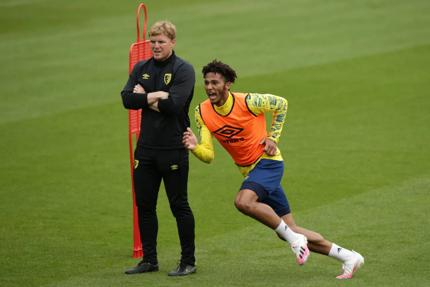 لعب لويد تحت قيادة إيدي هاو في بورنموث قبل أن ينضم المدرب إلى نيوكاسل (غيتي)