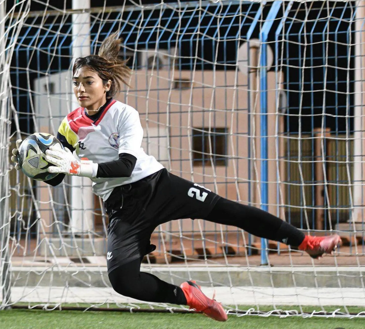 الحارسة زارا السيف (نادي شعلة الشرقية)