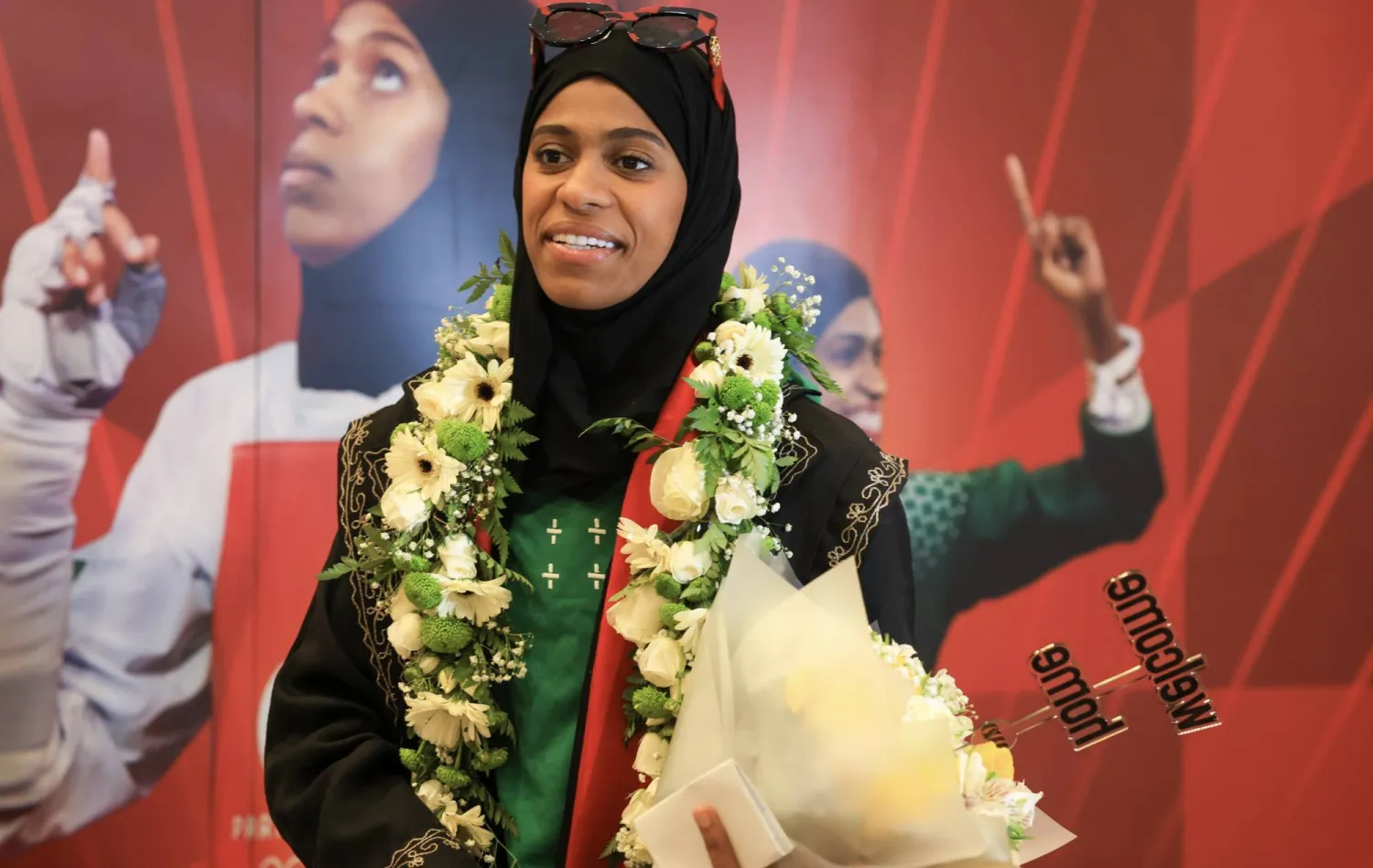 دنيا أبو طالب لحظة استقبالها من النادي (نادي القادسية)