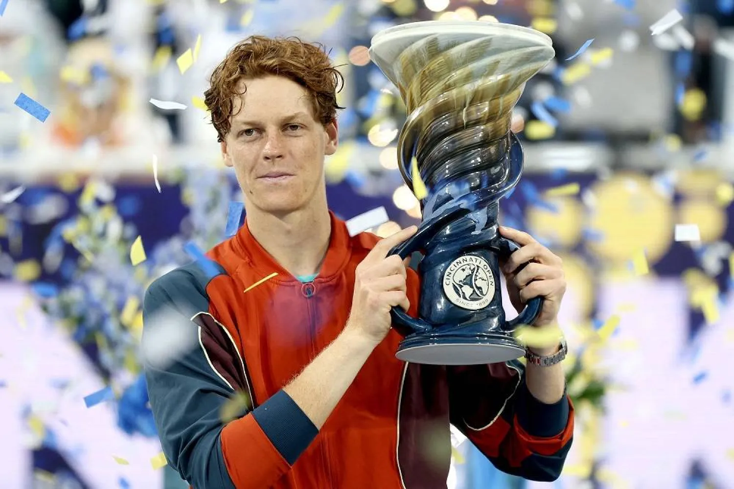  Jannik Sinner of Italy poses with the Rookwood Cup after defeating Frances Tiafoe of the United States during the men's final of the Cincinnati Open at the Lindner Family Tennis Center on August 19, 2024 in Mason, Ohio. (Getty Images/AFP)