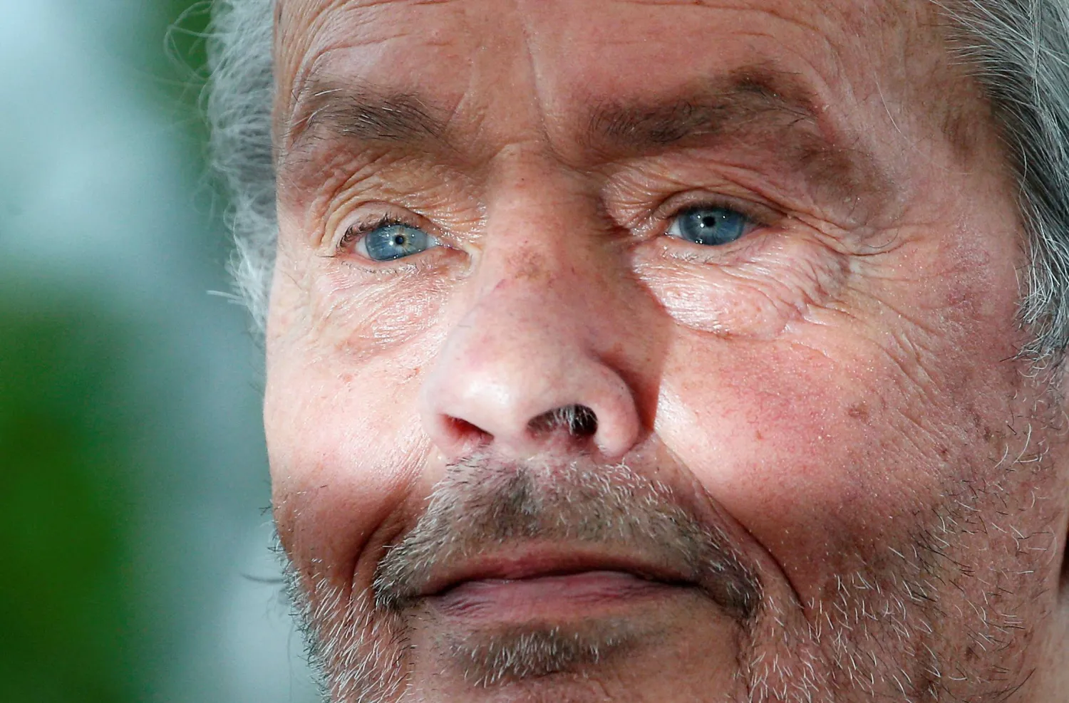 جمال العينين الزرقاوين (رويترز)