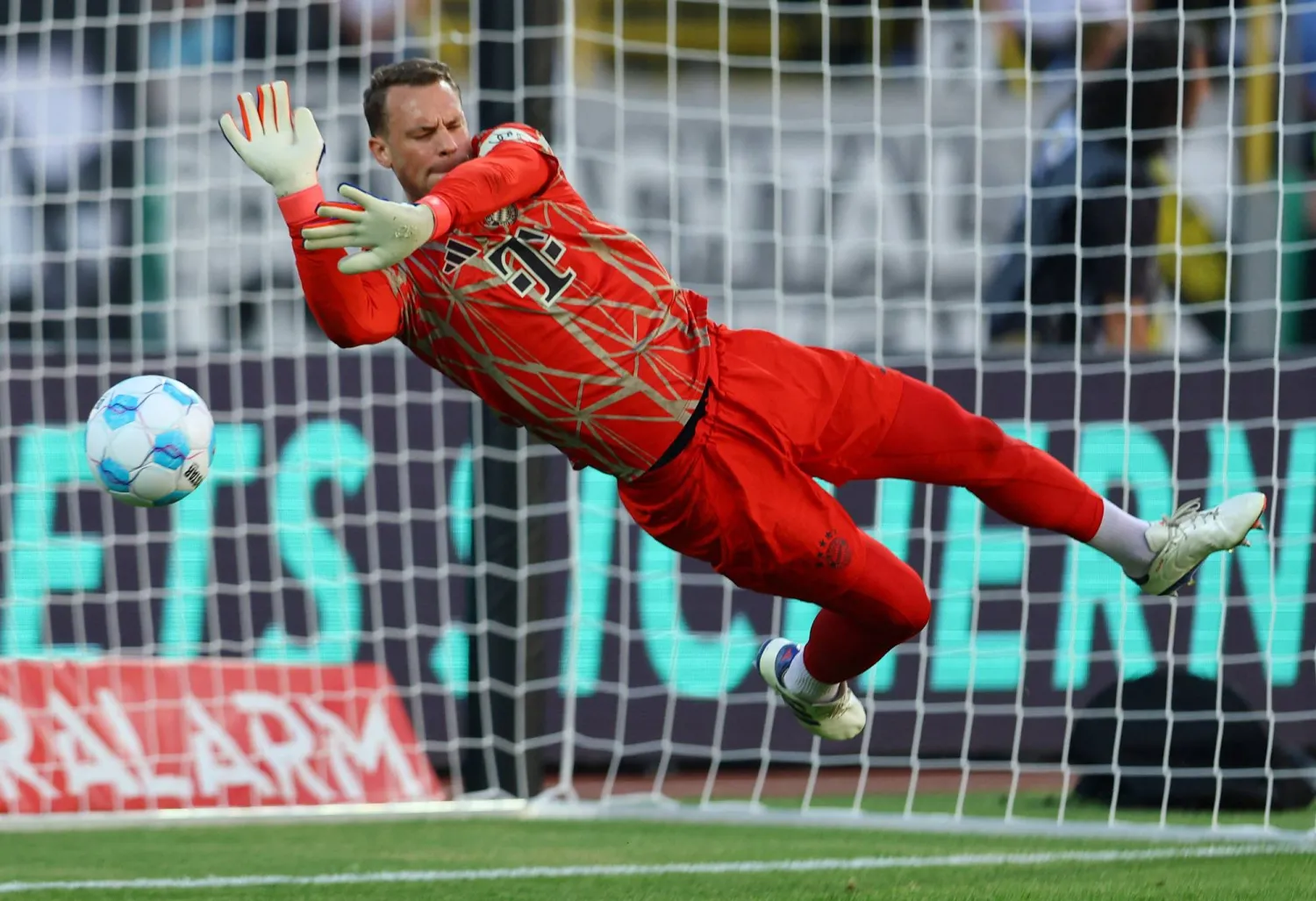 مانويل نوير (رويترز)