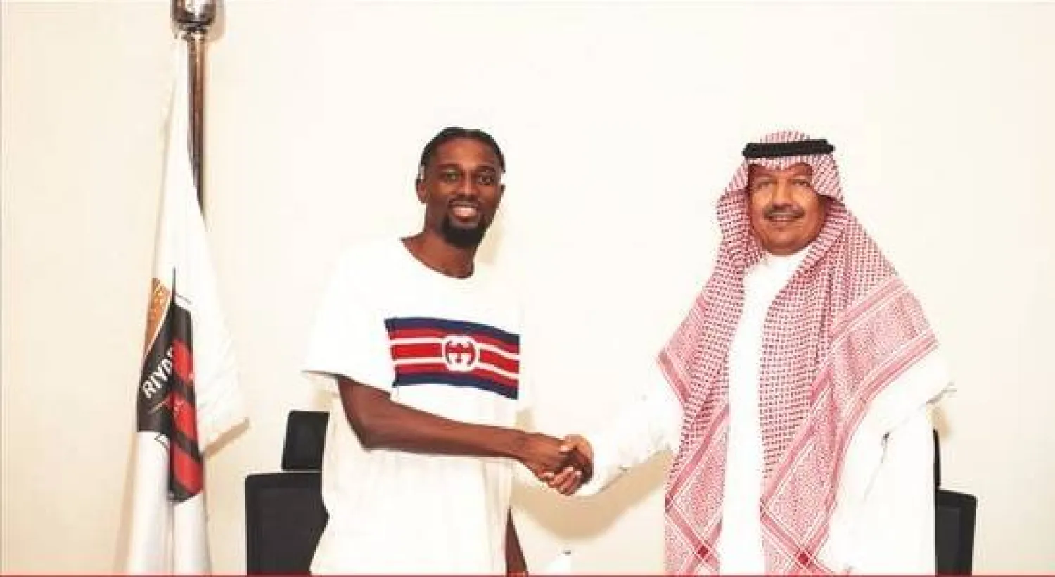 الرياض يضم لاعب الوسط الغاني برنارد مينساه (نادي الرياض)