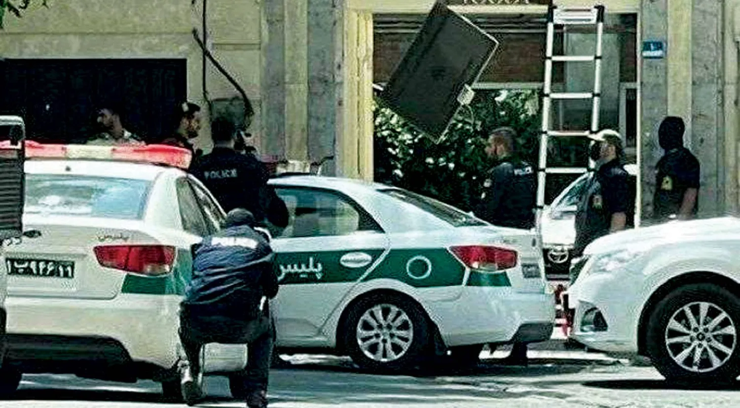 قوات الشرطة الإيرانية تداهم «معهد غوته» الألماني في طهران صباح أمس (نورنيوز)