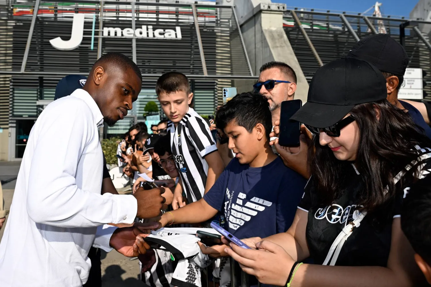 بيار كالولو كان باستقباله مجموعة من مشجعي الفريق (نادي يوفنتوس)