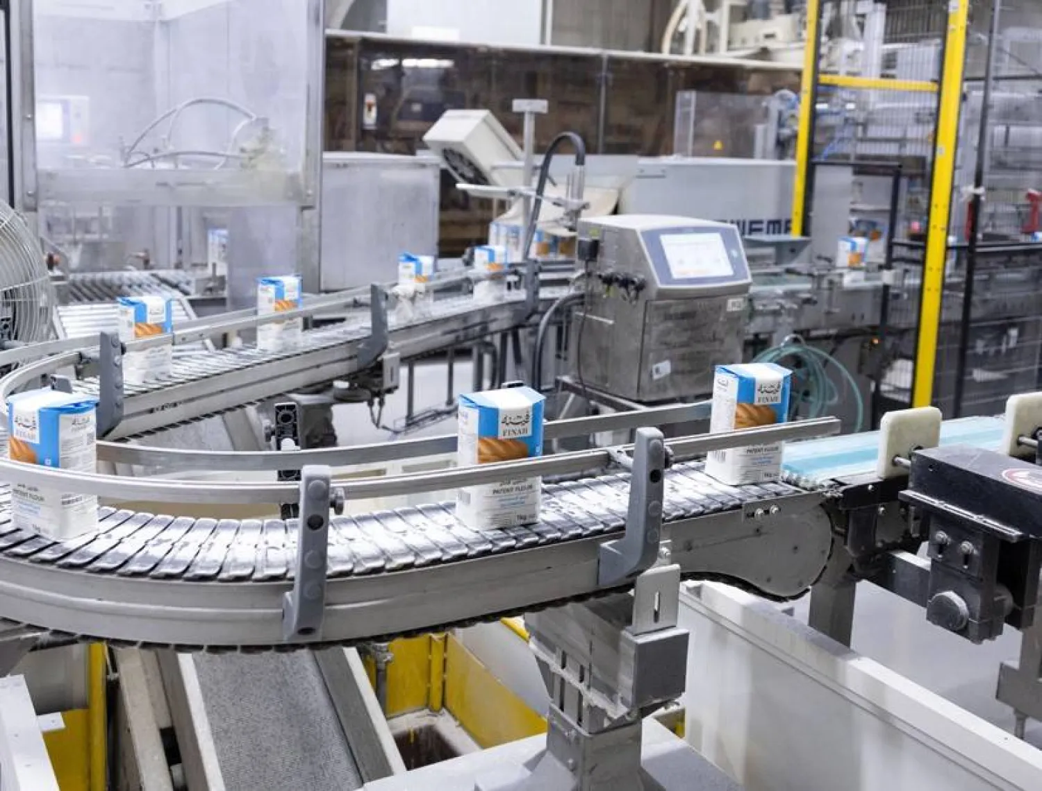 من داخل أحد مصانع الشركة (الشرق الأوسط)