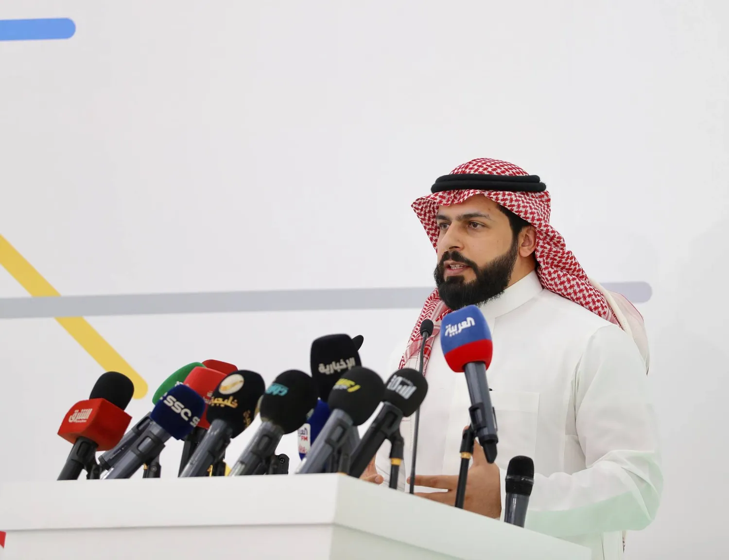 منصور المقبل مدير الإدارة العامة للاستثمار في وزارة الرياضة (تصوير: عبد العزيز النومان)