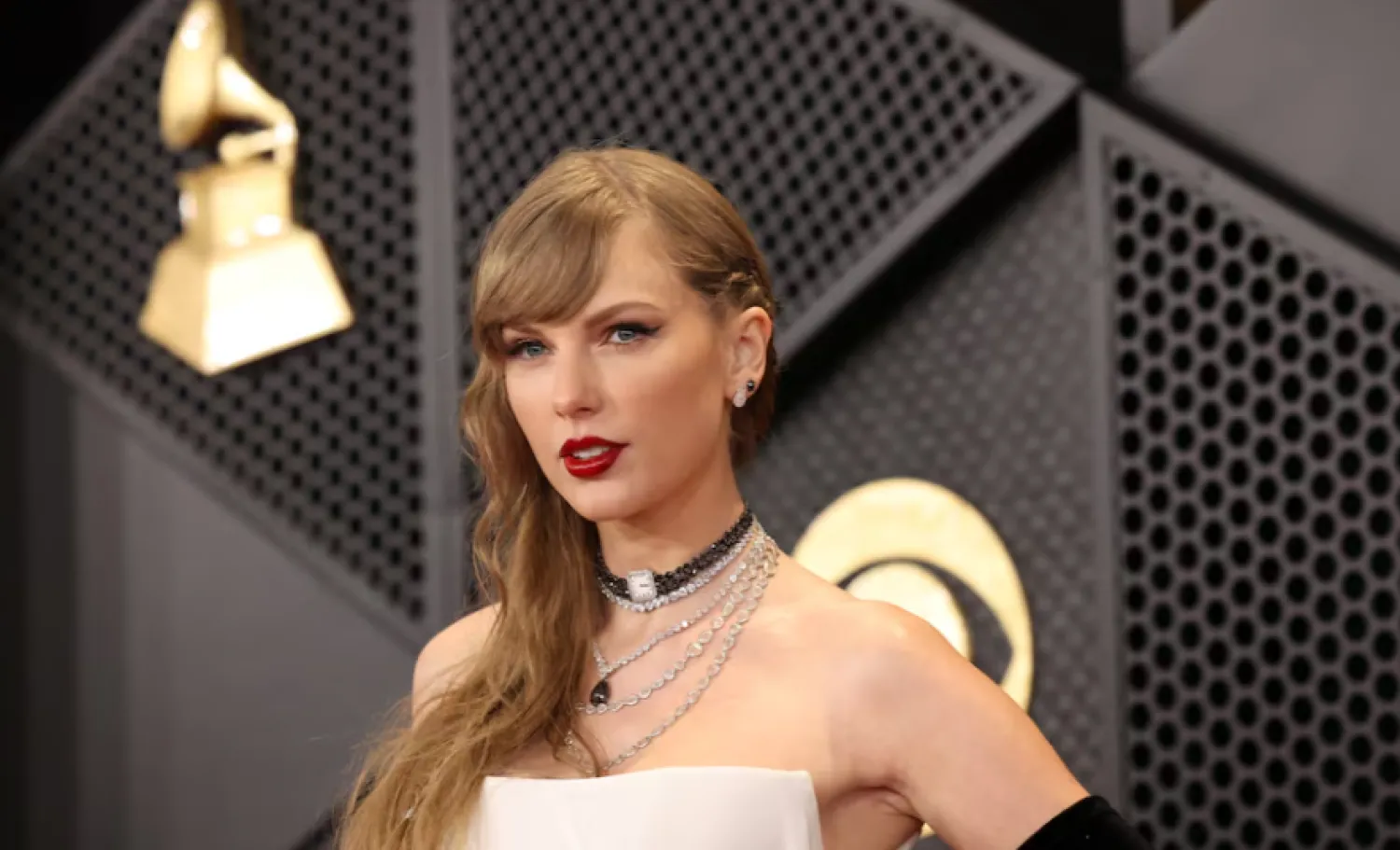 Taylor Swift poses on the red carpet as she attends the 66th Annual Grammy Awards in Los Angeles, California, US, February 4, 2024. REUTERS/Mario Anzuoni/File Photo Purchase Licensing Rights