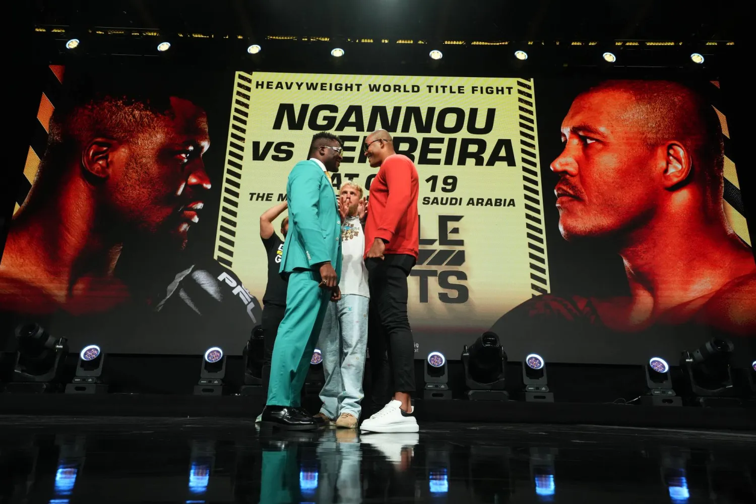 نغانو وفيريرا وجهاً لوجه عقب المؤتمر الصحافي (الشرق الأوسط)