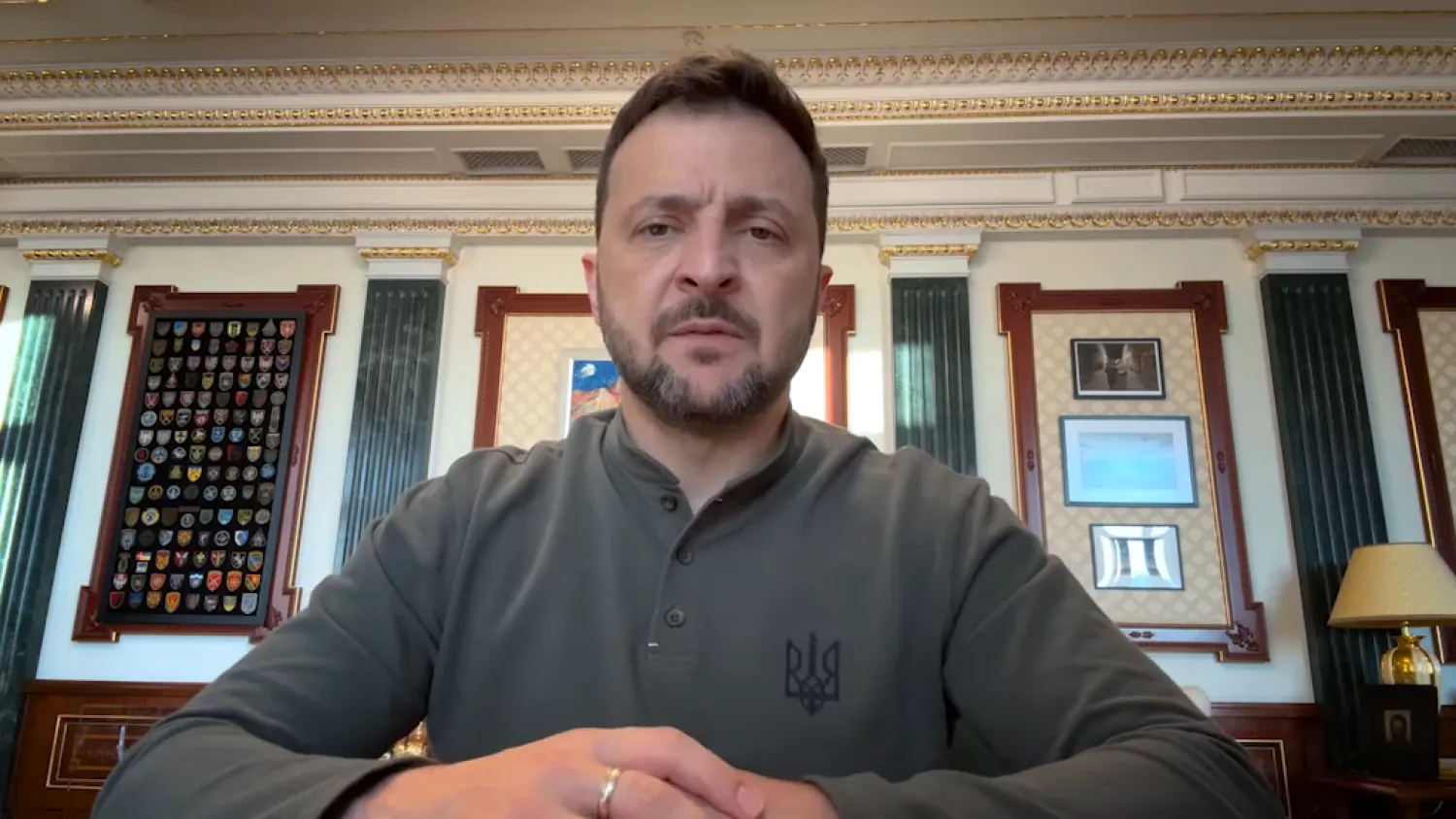 الرئيس الأوكراني فولوديمير زيلينسكي خلال خطاب (لقطة من فيديو)