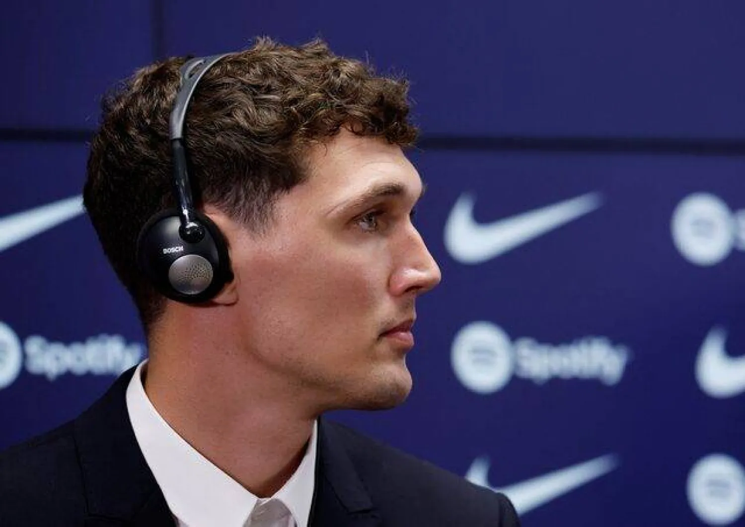 الدنماركي أندرياس كريستنسن مدافع برشلونة (رويترز)