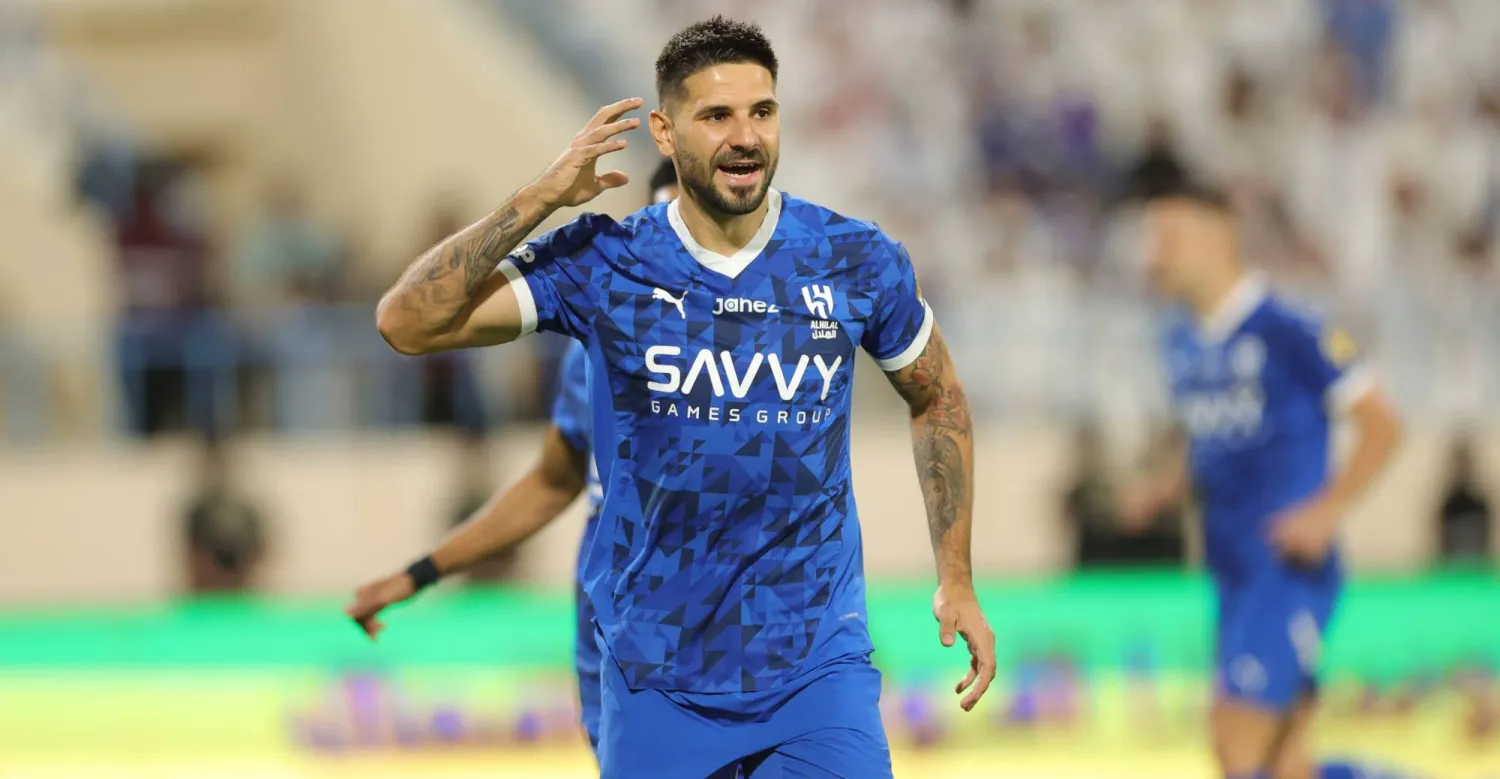 ميتروفيتش محتفلاً بهدفه في مرمى نجران (تصوير: عدنان مهدلي)