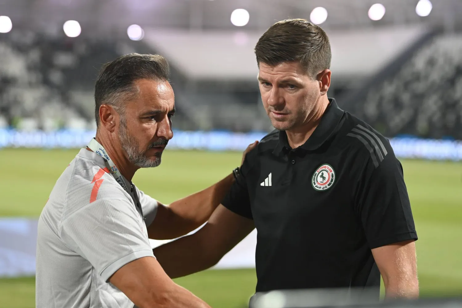 جيرارد مدرب الاتفاق مع بيريرا مدرب الشباب (تصوير: عبد الرحمن السالم)