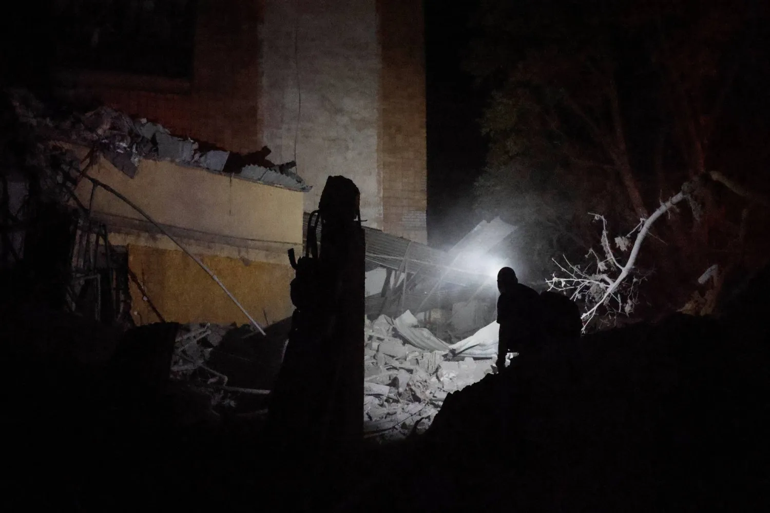 A man inspects the rubble of a hotel hit by a Russian missile strike, amid Russia’s attack on Ukraine, in Kramatorsk, Donetsk region, Ukraine August 24, 2024.  REUTERS/Thomas Peter