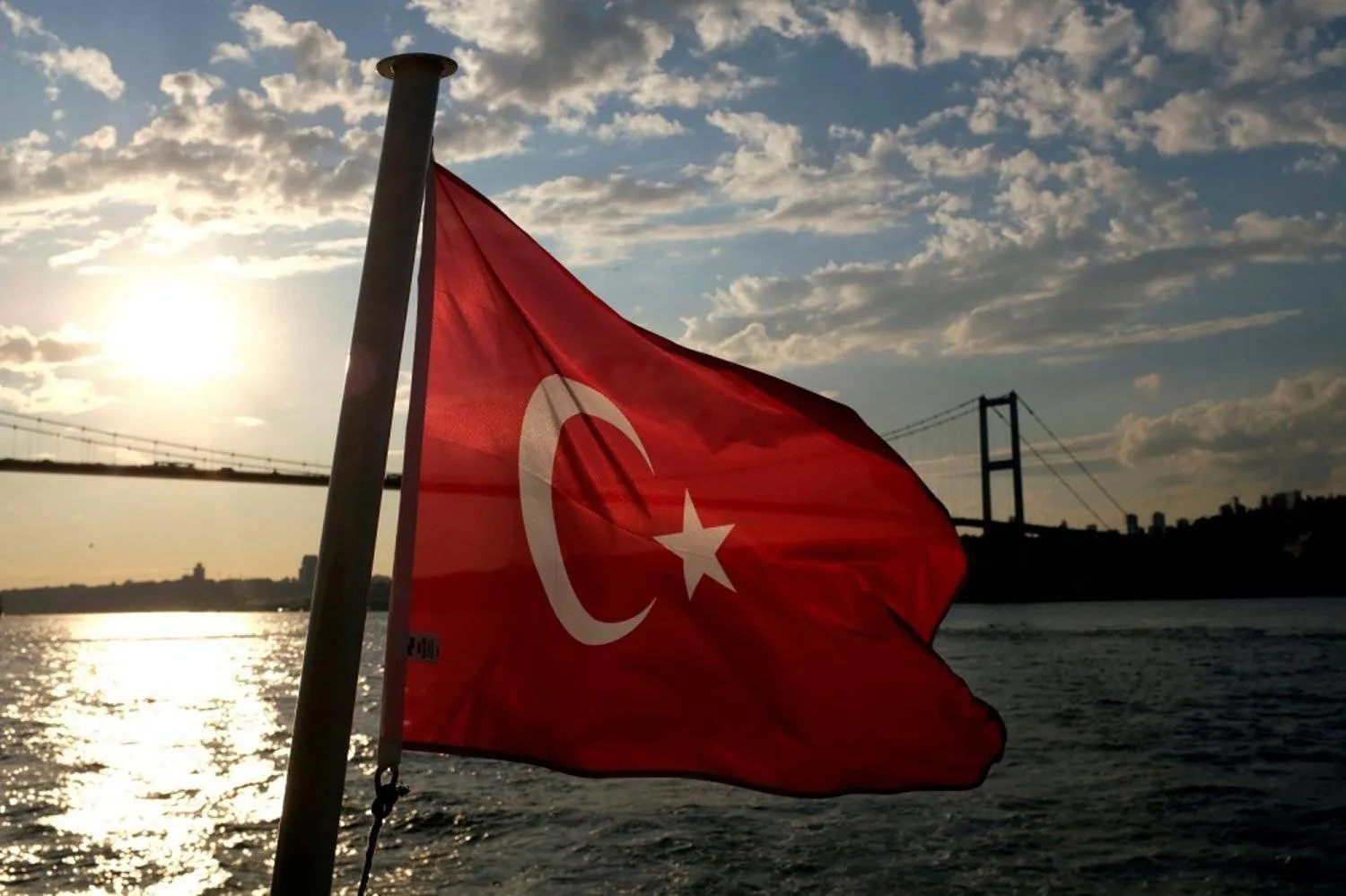 A Turkish flag with the Bosphorus Bridge in the background, flies on a passenger ferry in Istanbul, Türkiye September 30, 2020. (Reuters)
