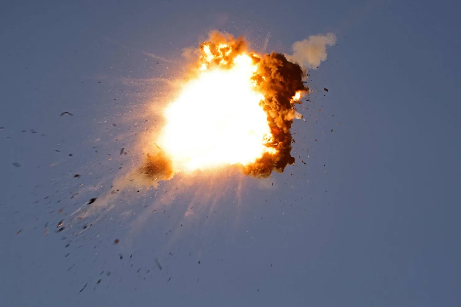 الجيش الإسرائيلي: مقتل جندي وإصابة اثنين «في قتال شمال البلاد»