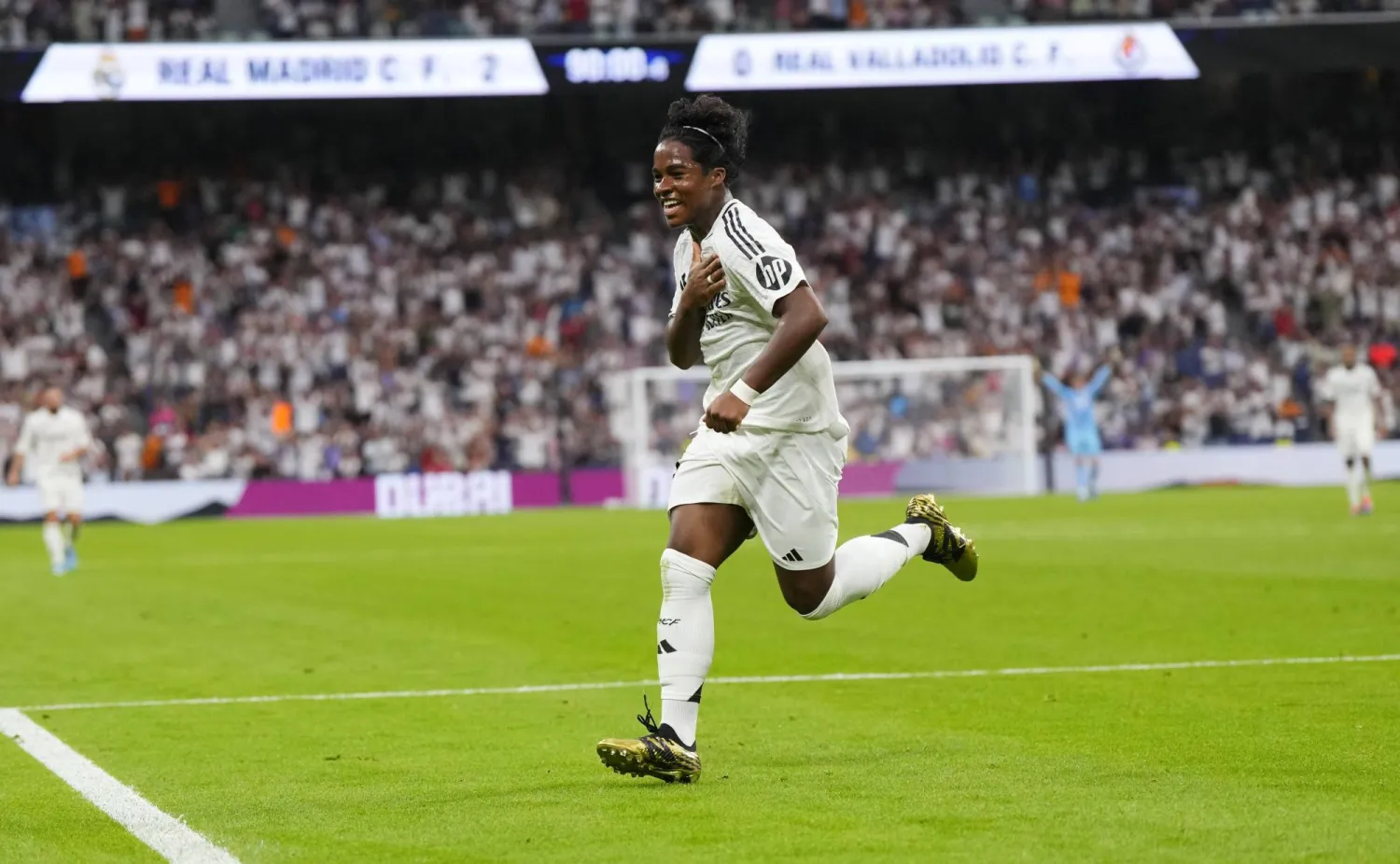 إندريك فرحاً بهدفه الأول بقميص الريال في الدوري الإسباني (أ.ب)