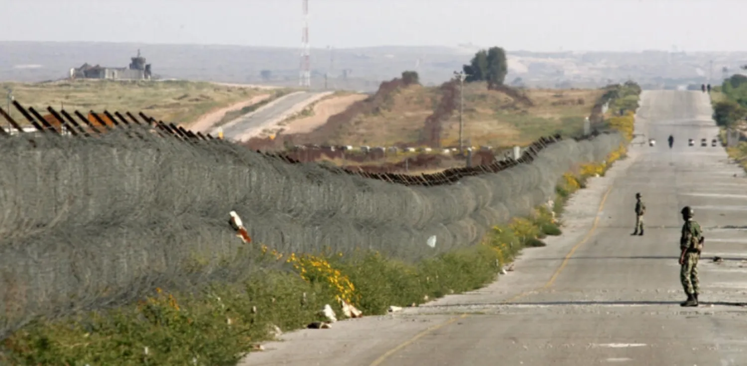 File photo taken March 19, 2007 of Egyptian soldiers patroling a road parallel to the Philadelphi Corridor. © Cris Bouroncle, AFP archives
