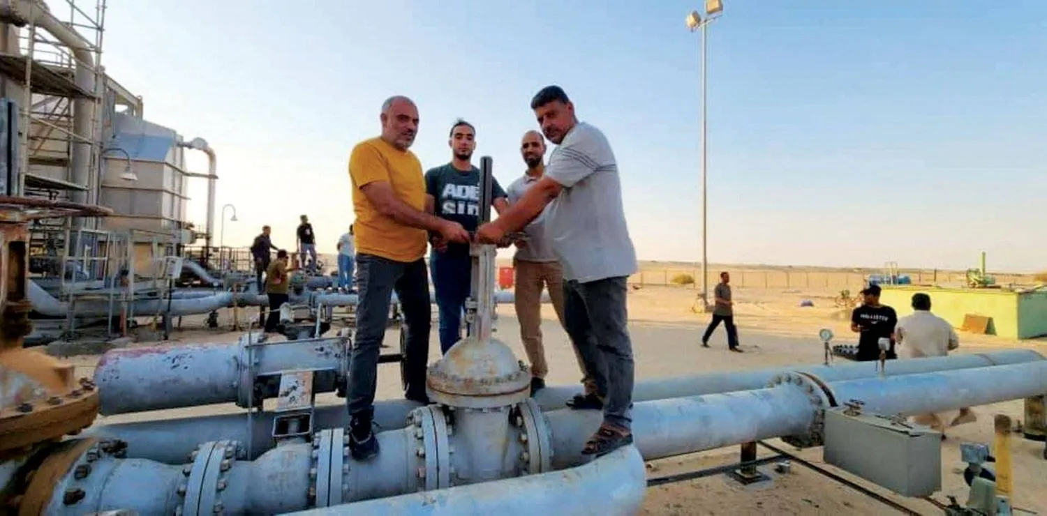 Öfkeli gençler ‘108’ petrol sahasını kapattı. (Libya’nın güneydoğusundaki Petrol Tesisleri Muhafızları)