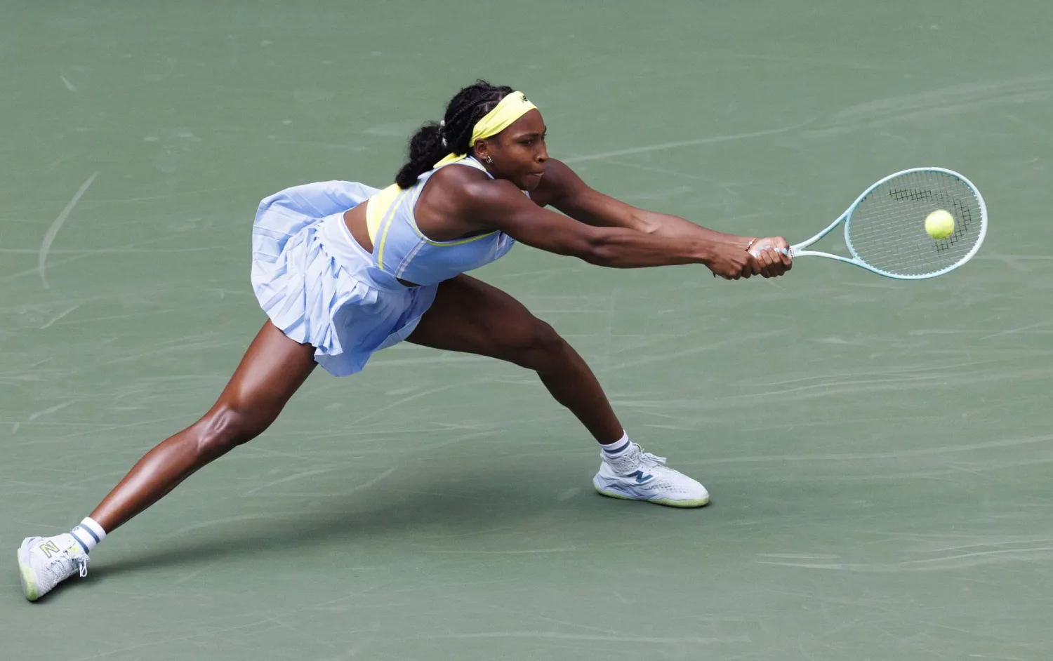 كوكو غوف خلال المواجهة أمام فارفارا غراتشيفا (إ.ب.أ)