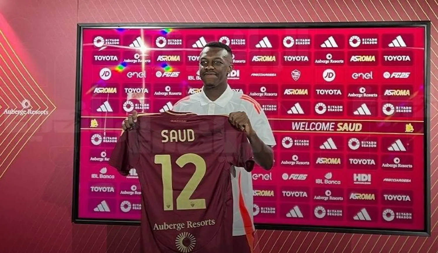 سعود عبد الحميد خلال حفل التقديم في روما (صحيفة الرياضية)