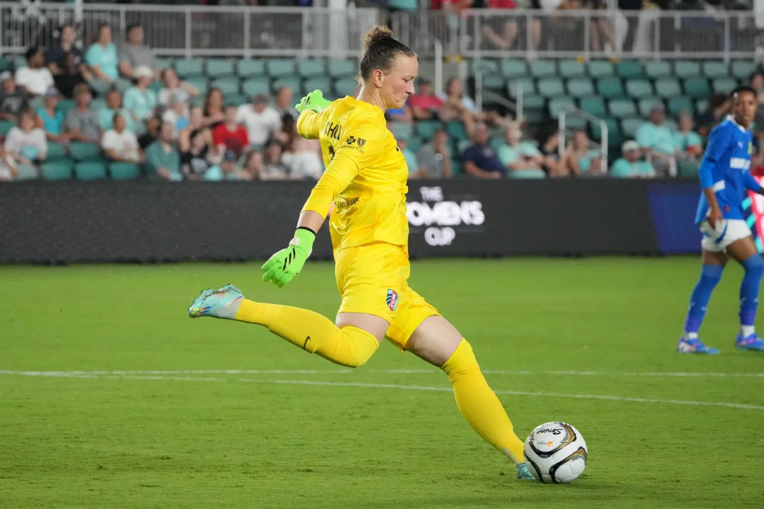 ألموث شولت (رويترز)