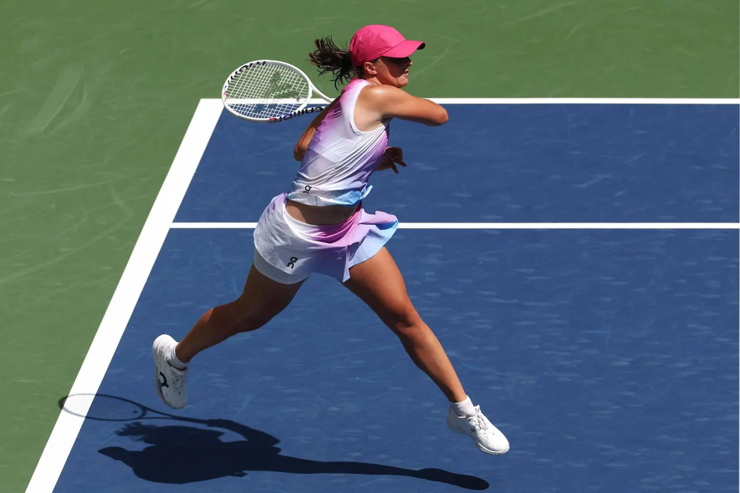 إيغا شفيونتيك خلال مواجهتها أمام راخيموفا (أ.ف.ب)