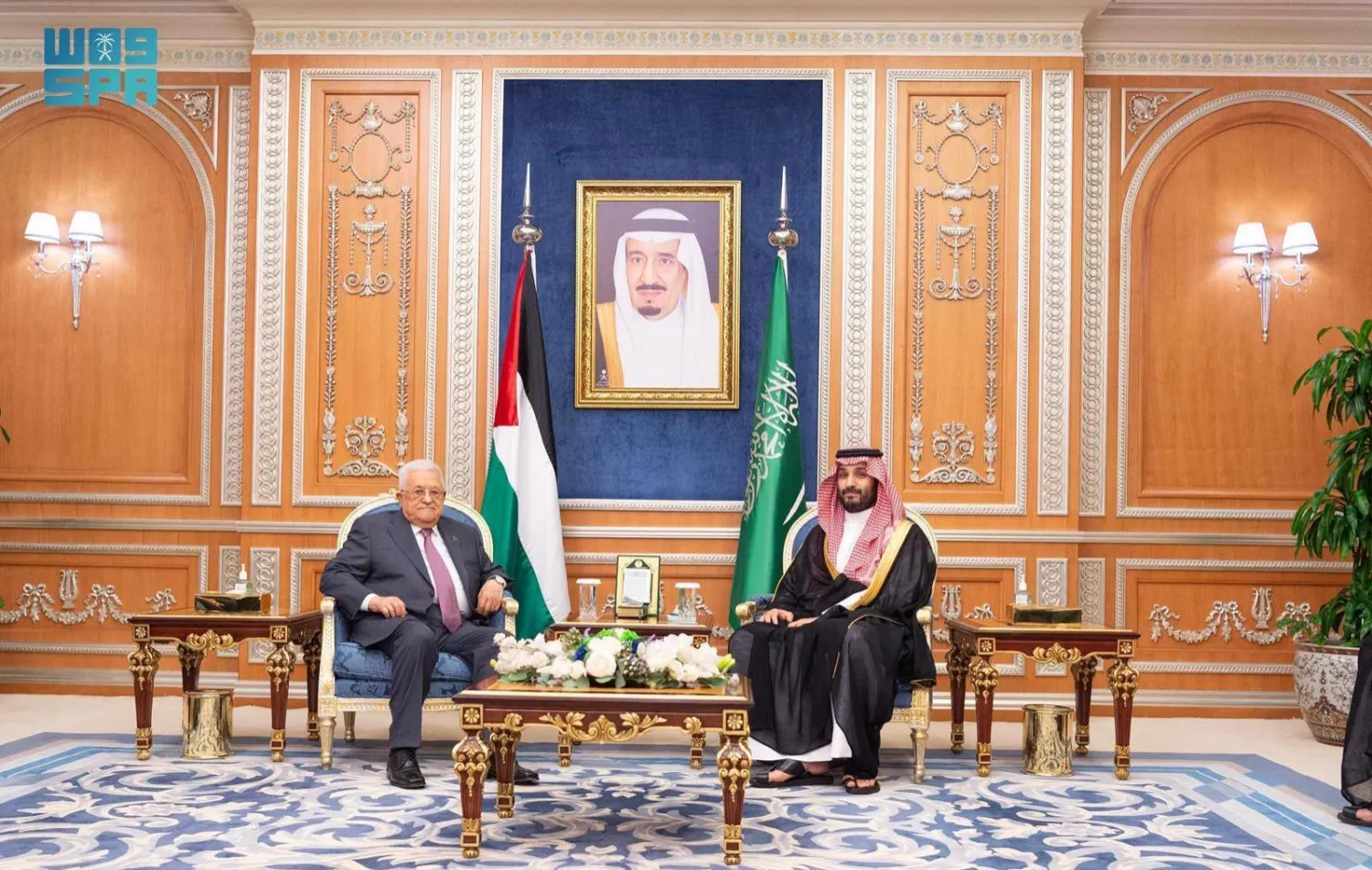 الأمير محمد بن سلمان ولي العهد رئيس مجلس الوزراء خلال استقباله الرئيس الفلسطيني محمود عباس (واس)